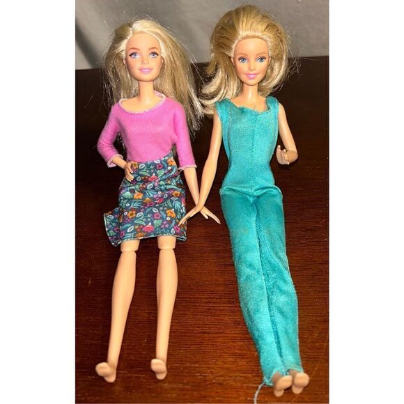 2 vintage Barbie’s with outfits - Picture 1 of 3